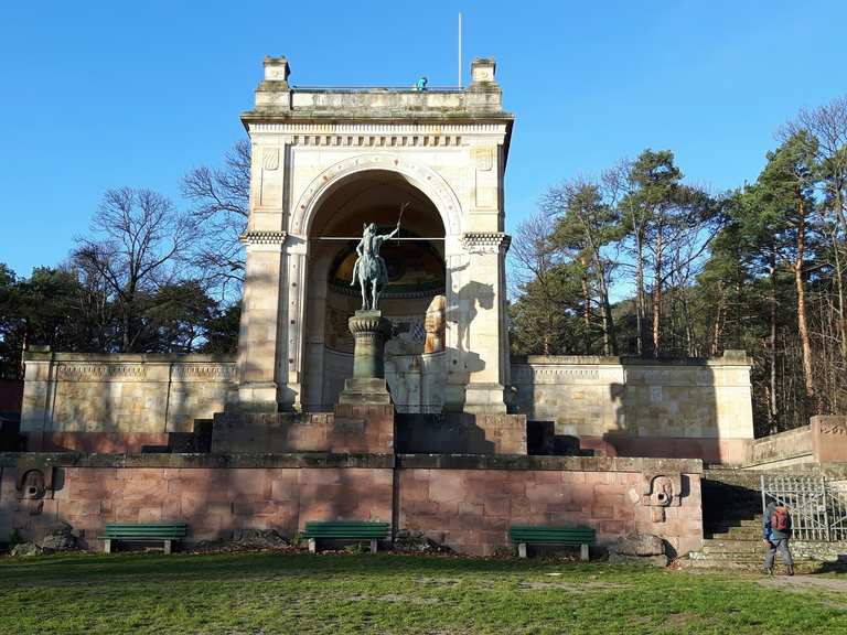 Friedensdenkmal Wanderungen und Rundwege komoot