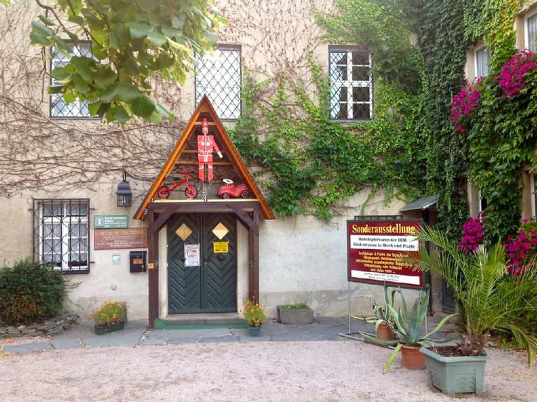 Schlossinsel Rodewisch mit Wasserburg und Museum Wanderungen und