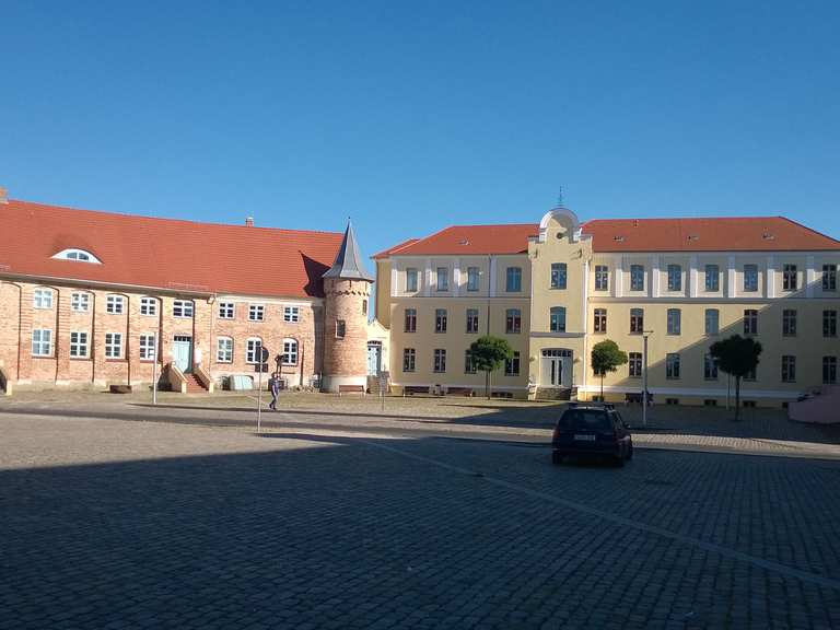 Schloss und Schlossplatz Bützow - Cycle Routes and Map | Komoot