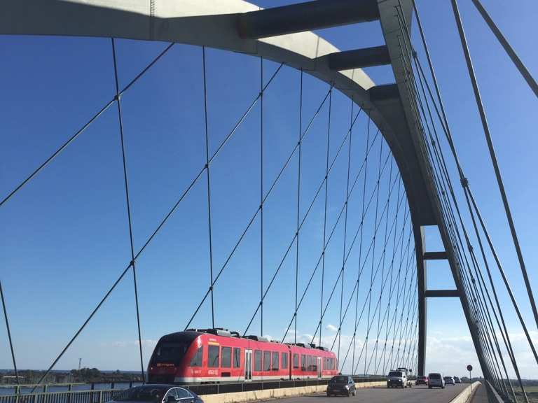 darf man mit dem fahrrad über die fehmarnsundbrücke fahren