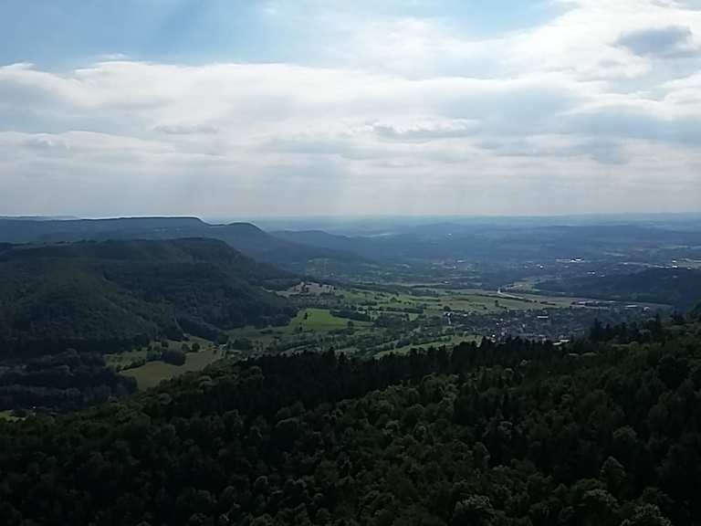 Roßberg mit Aussichtsturm Wanderungen und Rundwege komoot