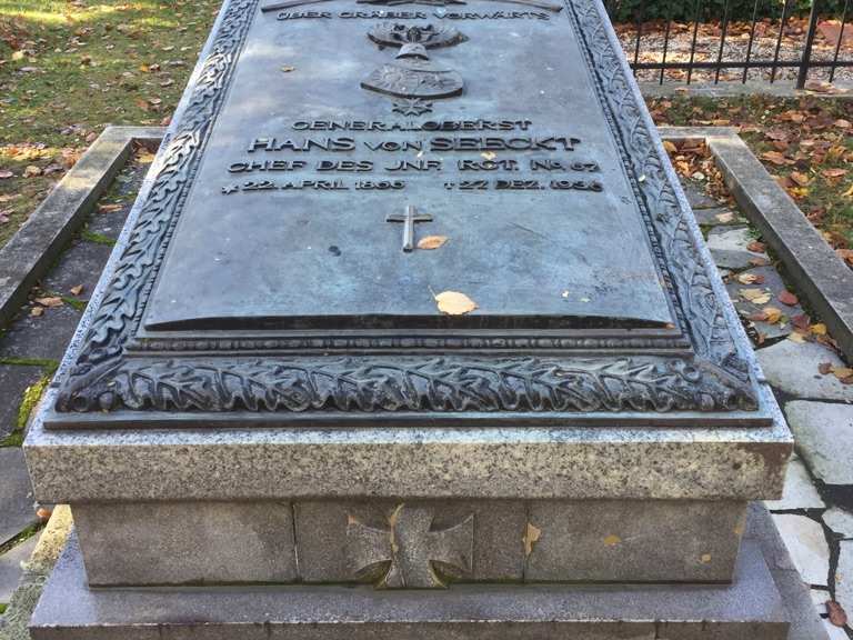 InvalidenFriedhof Wanderungen und Rundwege komoot