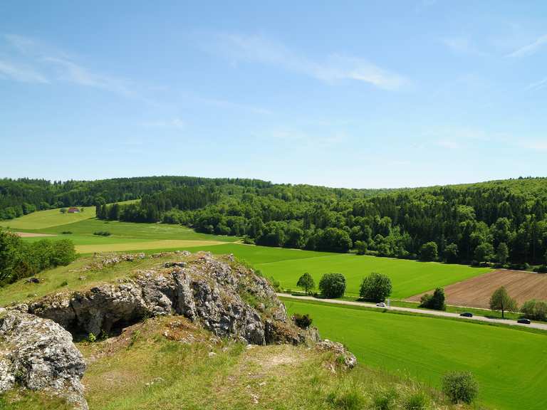 Auf dem Burgstallfels mit super Rundsicht ins Steinheimer Becken