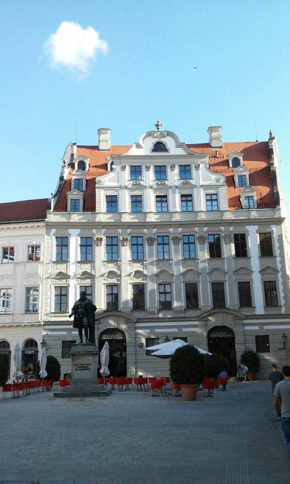 Fuggerplatz Mit Hans Jakob Fugger Denkmal: Wanderungen Und Rundwege ...