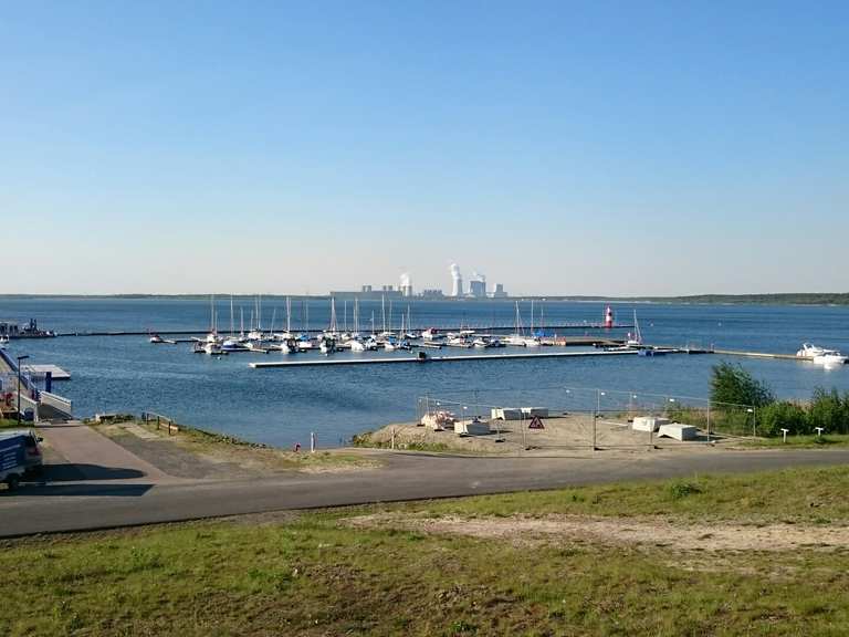 Schöner Radweg am Teich Runde um den Bärwalder See Rondje vanuit