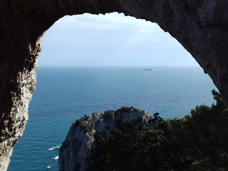 GM Capri. • #nature #naturalarch #rock #hike #ocean #italia #italy