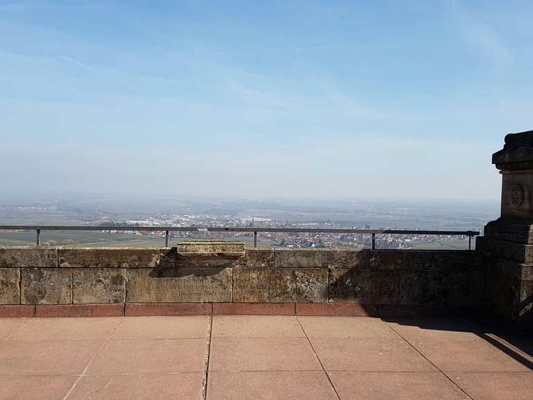 Friedensdenkmal: Wanderungen und Rundwege | komoot