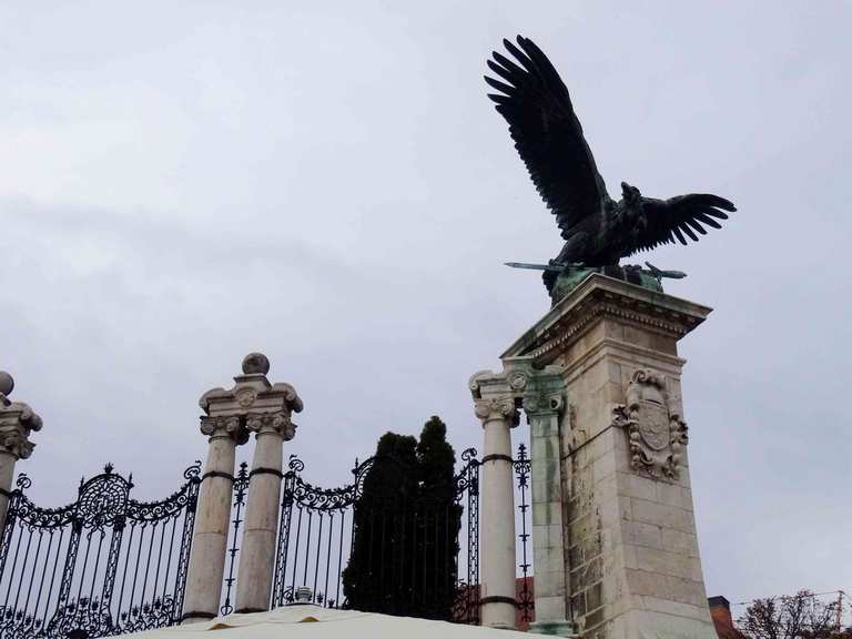 Statue des mythischen Adlers der alten Ungarn - Turul ...