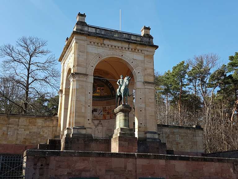 Friedensdenkmal Wanderungen und Rundwege komoot