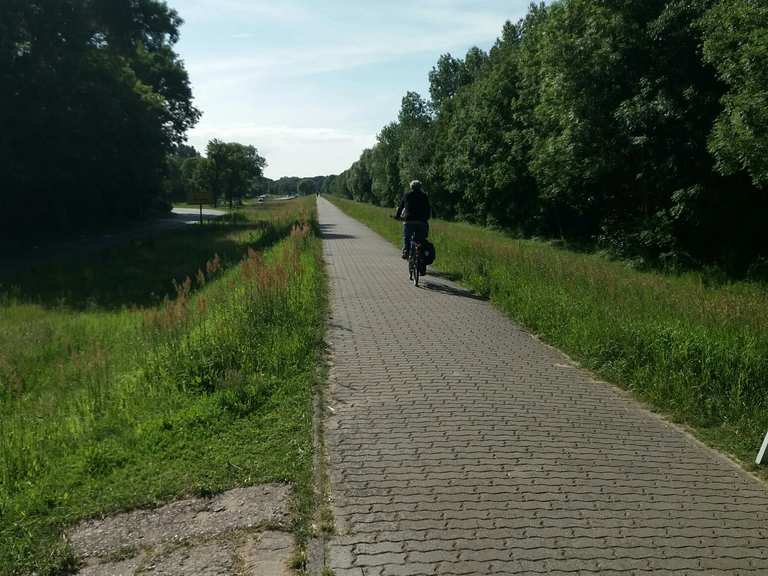 fahrrad auf hauptstr zu fahren daneben fahrradweg