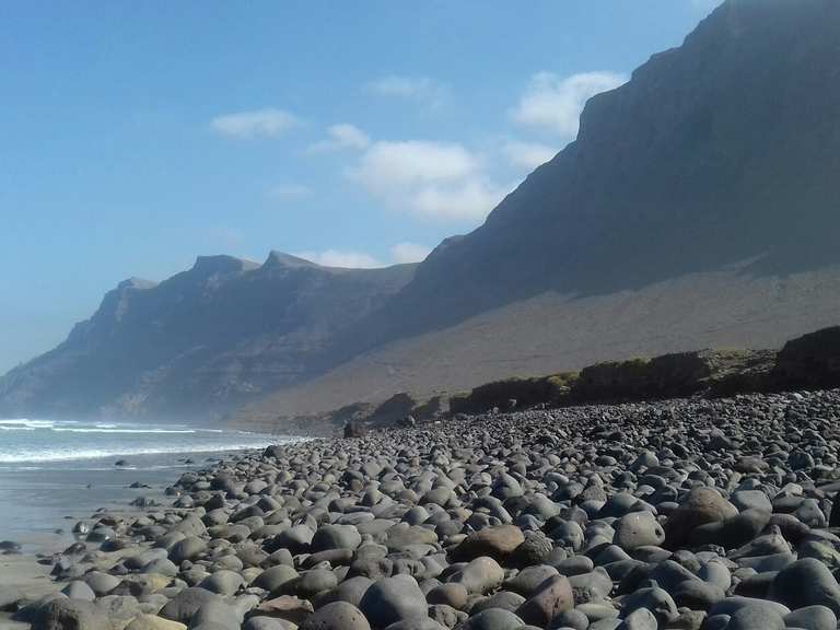 Famara Cove Beach – Hiking & Cycling Routes | Komoot