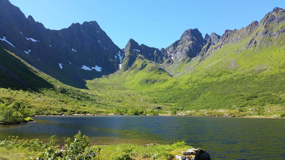 Beach on Ågvatnet Lake – Ågvatnet Lake loop from Moskenes | hike | Komoot