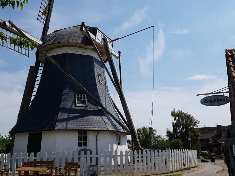 Werdumer Mühle mit Café Werdum, Wittmund Radtouren