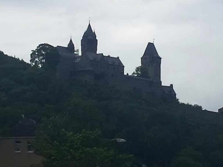 Blick auf Pater und Nonne Blick