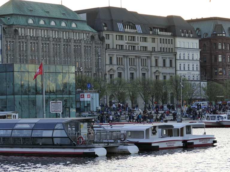 an der wandse zur binnenalster mit dem fahrrad