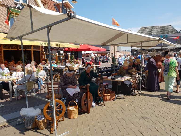 Wekelijkse markt in Schagen NordHolland, Niederlande Radtouren