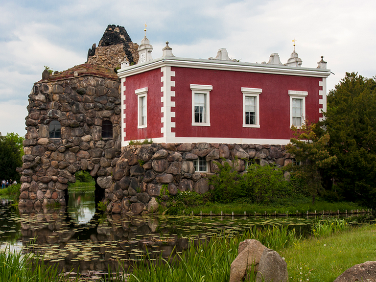 Villa Hamilton und knstlicher Vulkan, Wrlitzer Park  Wander- & Radrouten  | Komoot