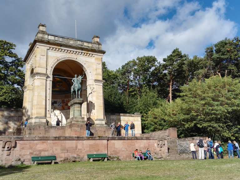 Friedensdenkmal: Wanderungen und Rundwege | komoot
