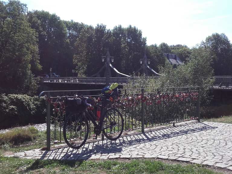 PARADIESBRÜCKE Im Jahr 1900 fertiggestelltes Bauwerk