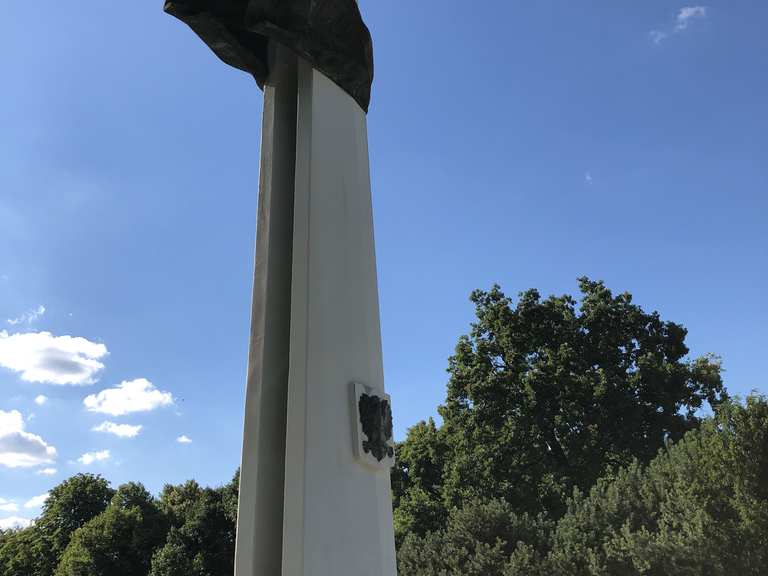 Denkmal Des Polnischen Soldaten Und Deutschen Antifaschisten Routes For 