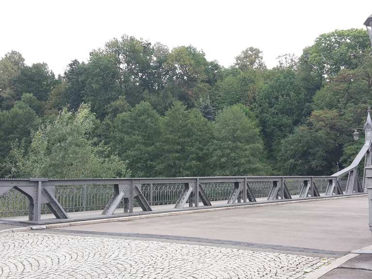 PARADIESBRÜCKE Im Jahr 1900 fertiggestelltes Bauwerk