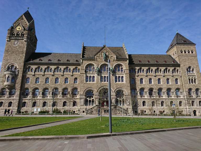 Preußisches Regierungsgebäude Wanderungen und Rundwege komoot