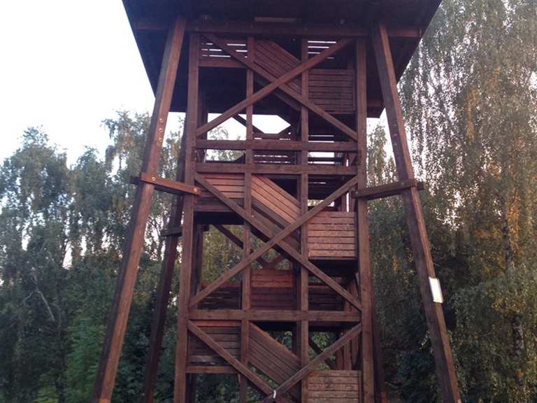 Holzturm mit Aussicht auf Raßnitzer See MountainbikeTouren und
