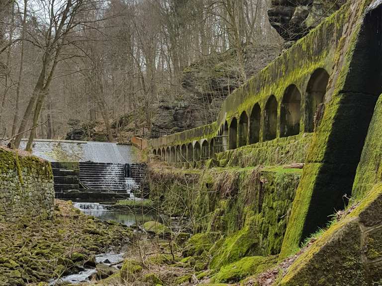 Historisches Wasserkraftwerk in der Lohmener Klamm: Wanderungen und