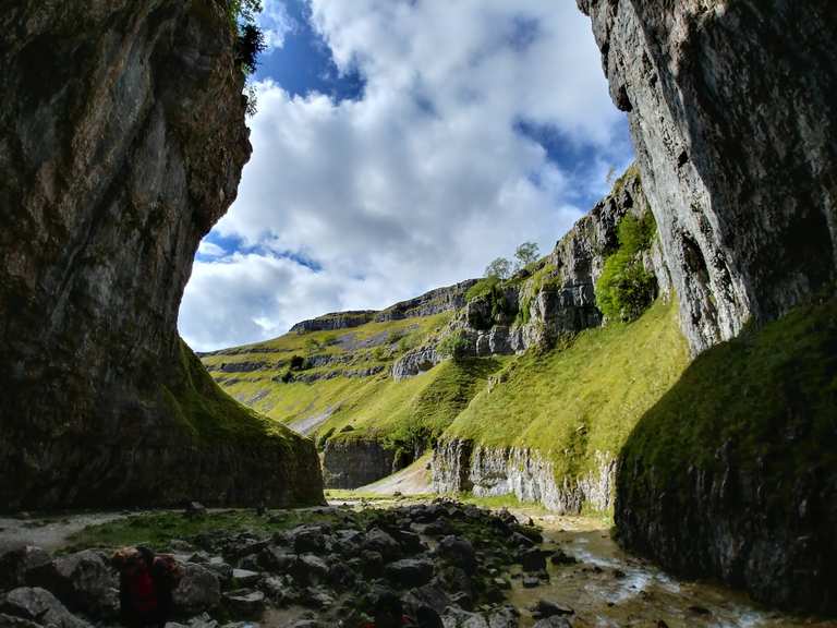 Malham Cove and Gordale Scar loop from Malham — Yorkshire Dales ...