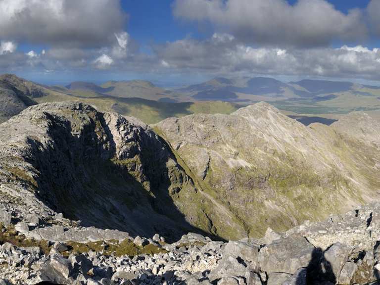 Binn Doire Chláir / Derryclare and Binn Chorr / Bencorr from ...