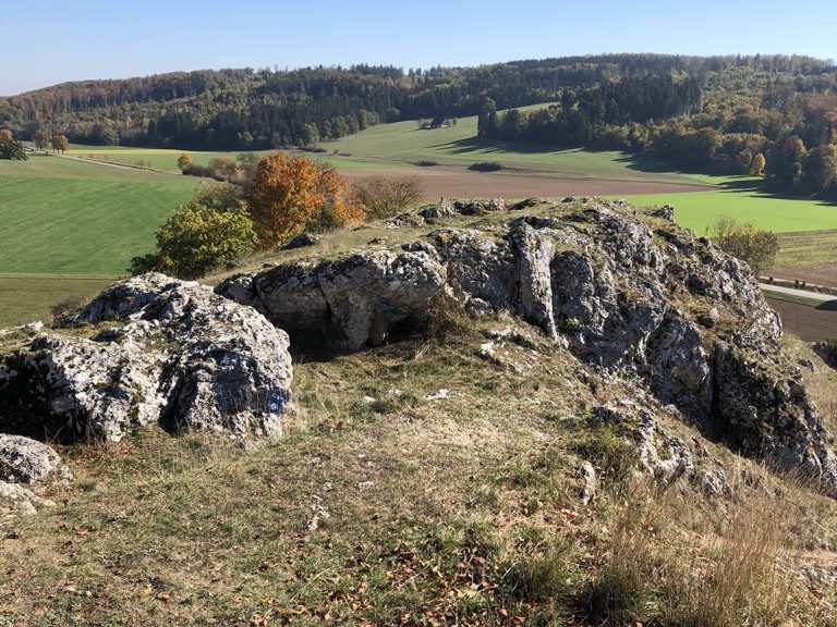 Auf dem Burgstallfels mit super Rundsicht ins Steinheimer Becken