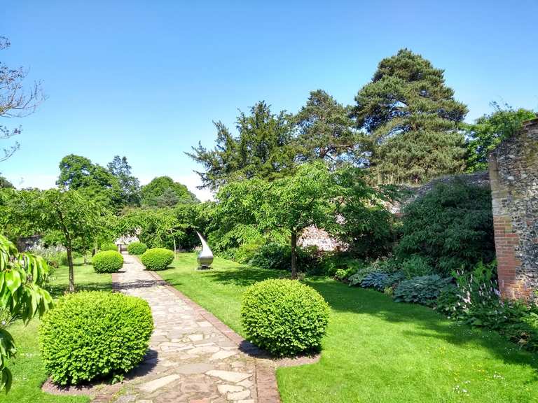 Lambridge Court and Grey's Wood loop from Henley-on-Thames — Chiltern ...