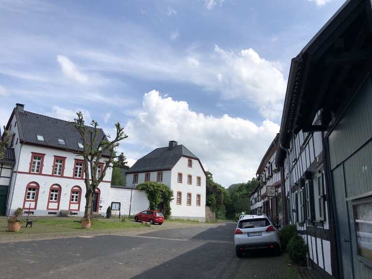 Dorfplatz Olef: Wanderungen und Rundwege | komoot