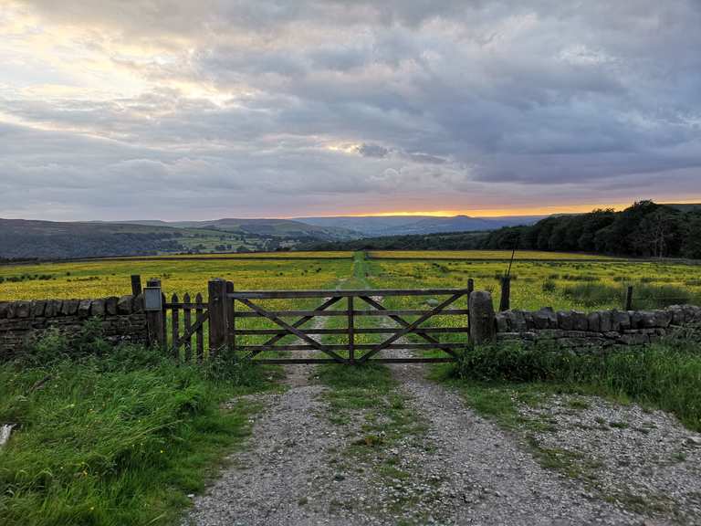 Bakewell, Baslow Edge & Curbar Edge loop — Peak District National Park