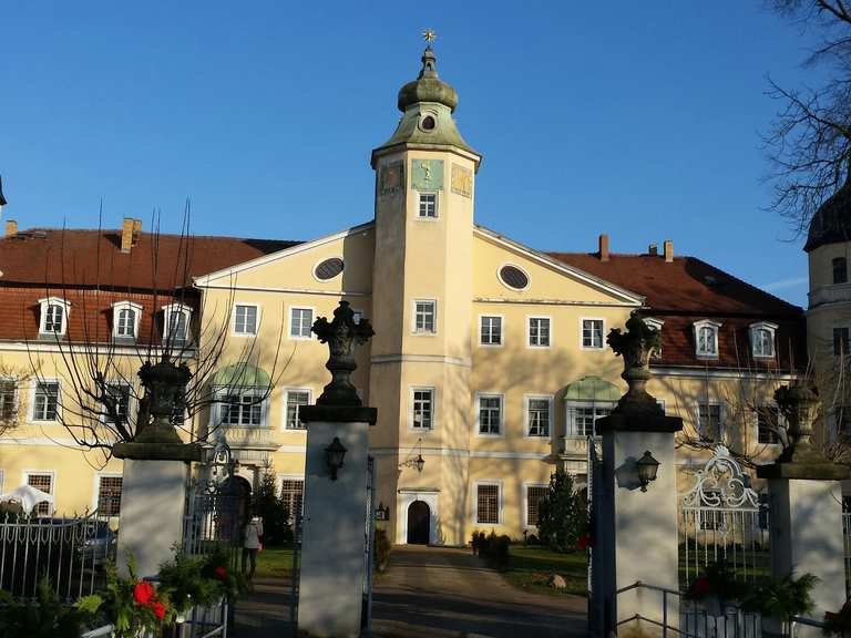 Schloss Hermsdorf mit Parkanlage Wanderungen und Rundwege komoot