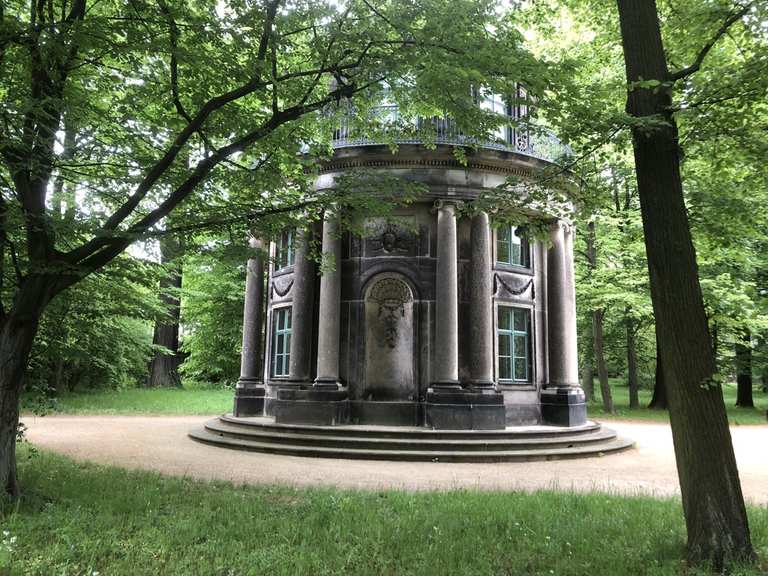 Englischer Garten mit Pavillon (Schloss Pillnitz) Wanderungen und