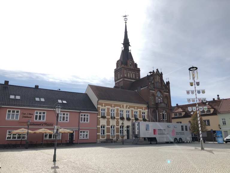 Marktplatz in Golßen (Niederlausitz) Radtouren und Radwege komoot