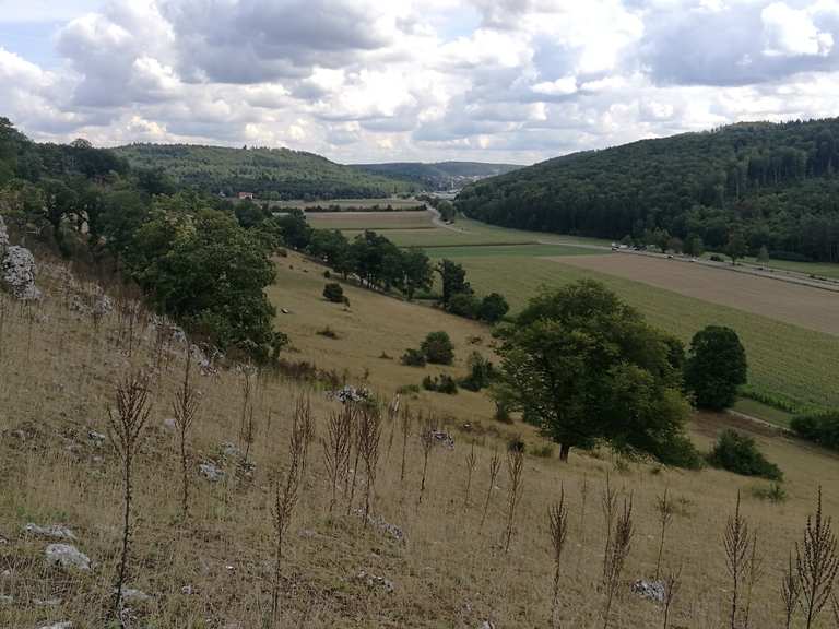 Auf dem Burgstallfels mit super Rundsicht ins Steinheimer Becken