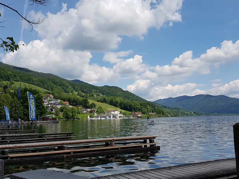 Mondsee Fahrradtunnel am Mondsee Runde von Unterach am Attersee