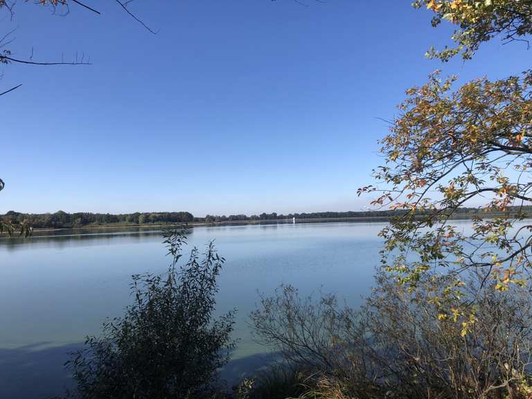 Ruhige Straße am See Zschornaer Teiche Runde von Talstation