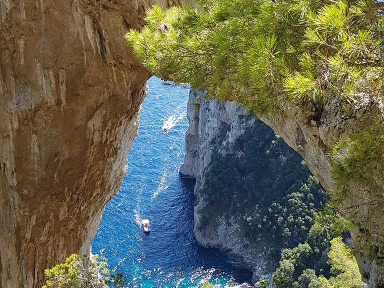 GM Capri. • #nature #naturalarch #rock #hike #ocean #italia #italy