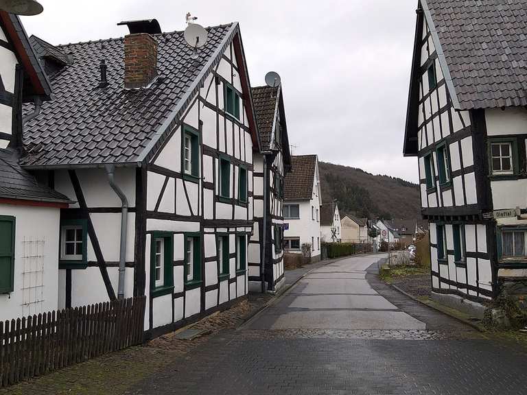 Dorfplatz Olef: Wanderungen und Rundwege | komoot