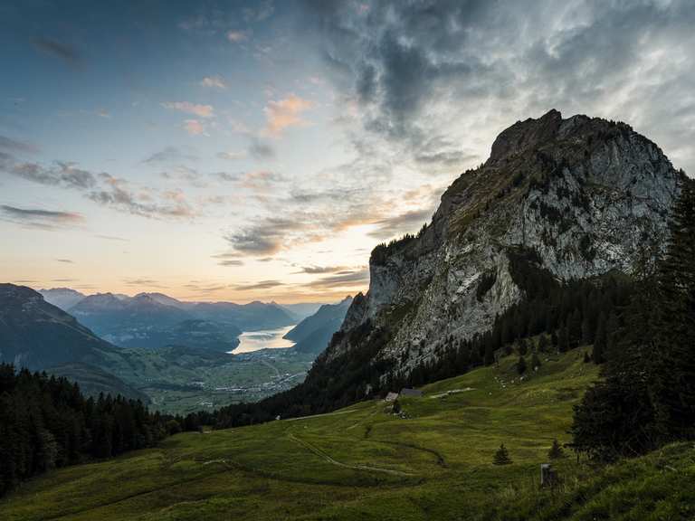 Weg Zur Grosser Mythen Hutte Blick Auf Den Grossen Mythen Loop From Brunni Hike Komoot