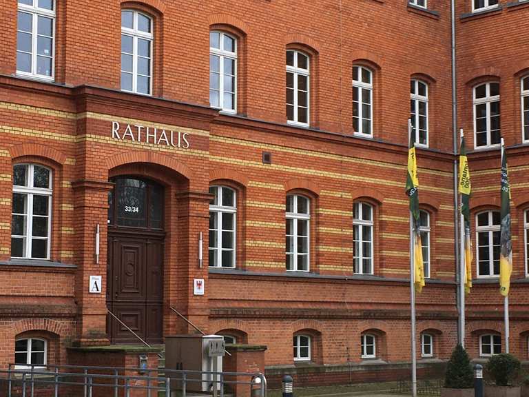 Rathaus Neuruppin / Ehemaliges Garnisonslazarett ...