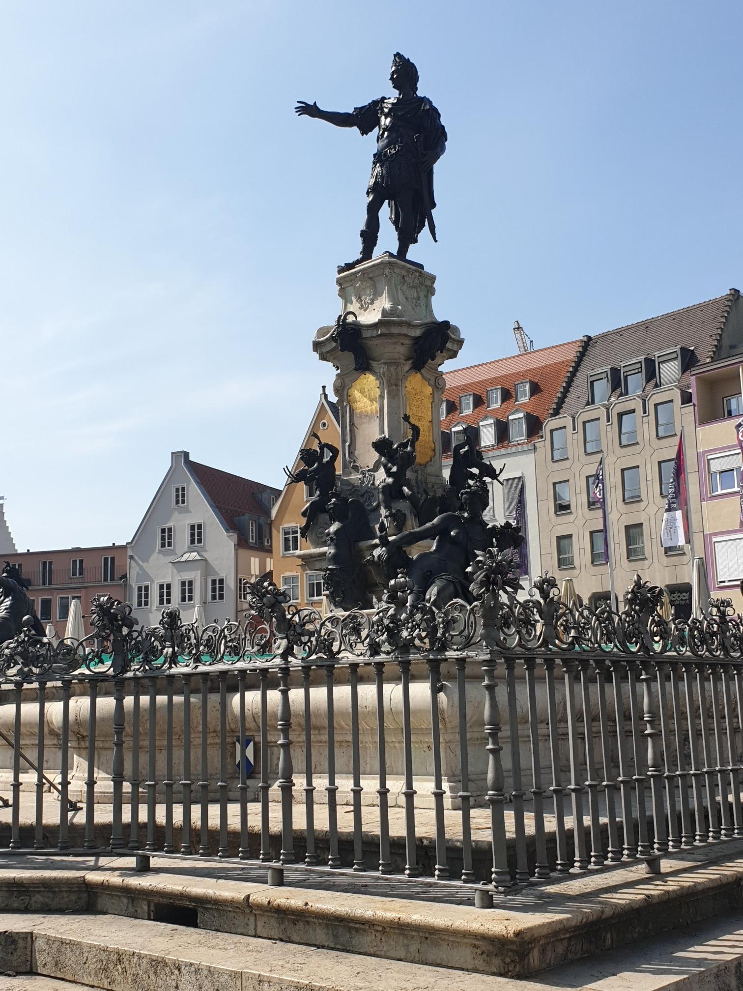 Fuggerplatz Mit Hans Jakob Fugger Denkmal: Wanderungen Und Rundwege ...