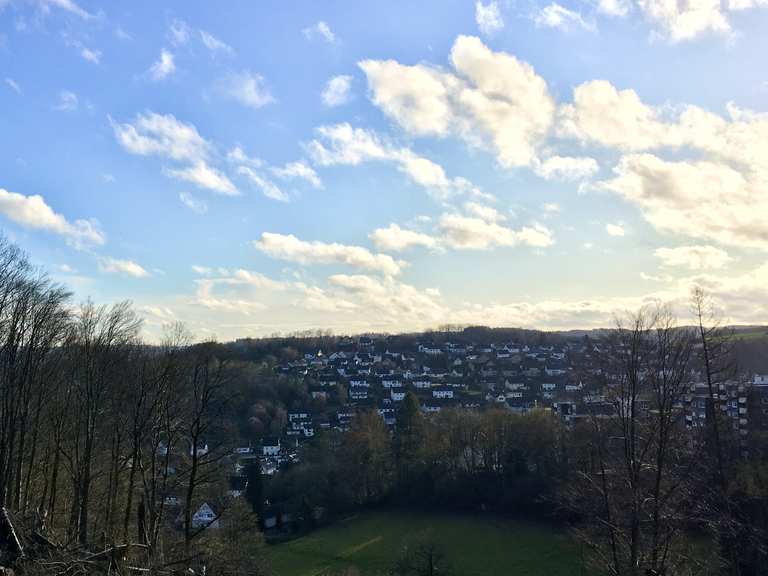 Blick auf Bernberg: Wanderungen und Rundwege | komoot