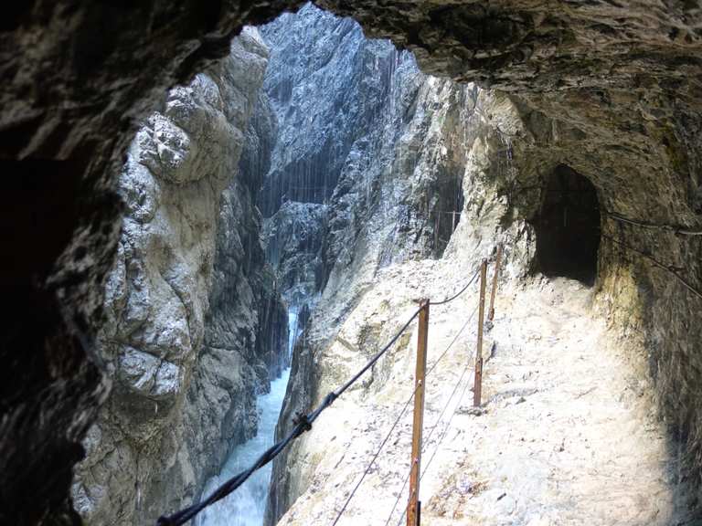 Wanderung durch die Höllentalklamm - Touren an der Zugspitze