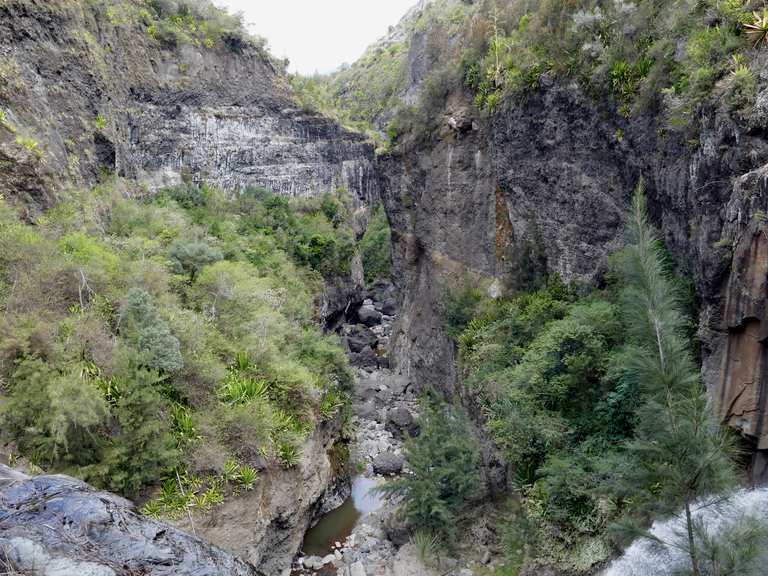 Cascade de Bras Rouge Routes for Walking and Hiking