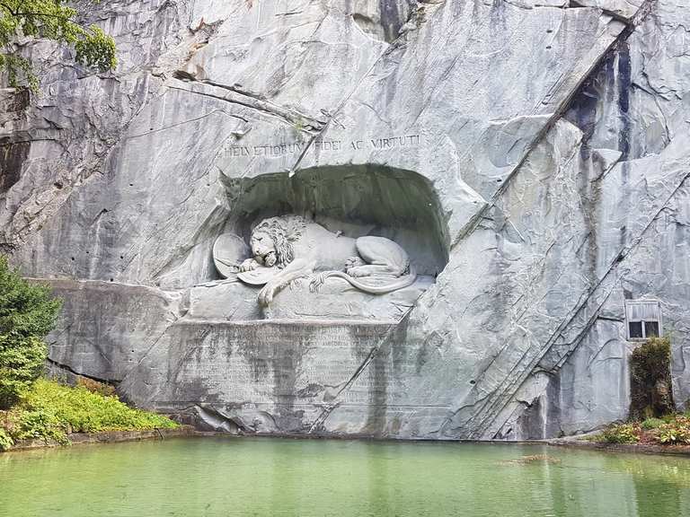 Löwendenkmal Wanderungen und Rundwege komoot