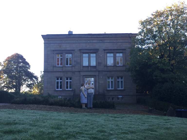 Villa Lohmann Ehem Standesamt Mit Lechner Figuren Witten